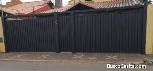 VENDO HERMOSA CASA  LAS MERCEDES- ASUNCION, AREA 390 M2