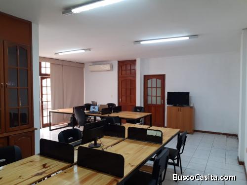 Oficina en Planta Alta & Cerca de Todo.