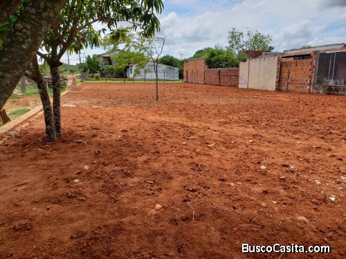 Vendo Terreno sobre Doble Avenida Empedrada