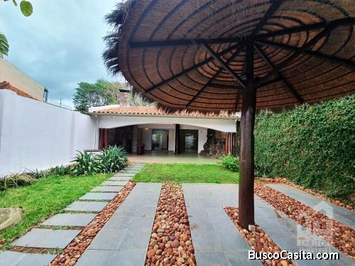 CARCA DE LOS SHOPING 3 CUADRAS DE AVIADORES HERMOSA CASA