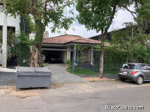 Casa en Barrio Villa Morra