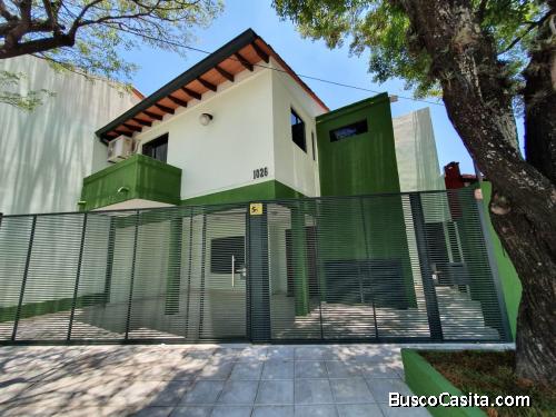 Hermosa residencia sobre avenida Félix Bogado