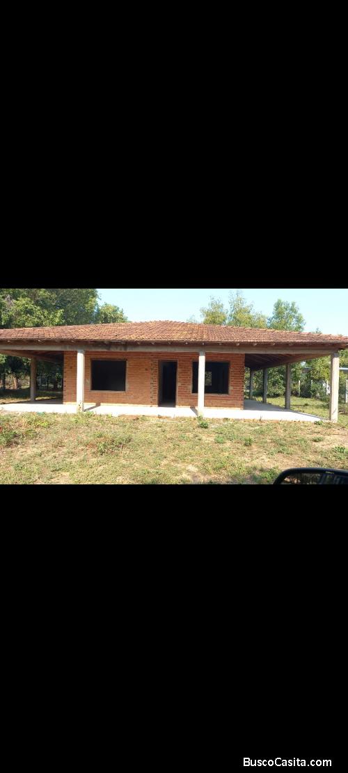  Vendo casa a terminar en Coratei a 5 cuadra de la playa.