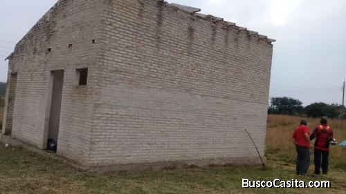Terreno con casa en construcción