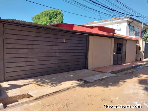 ALQUILO CASA AMPLIA CON PILETA EN LAMBARE