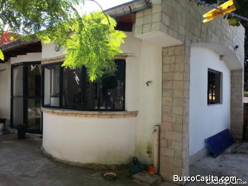  Rematovendo casa  (complejo habitacional) con cinco viviendas (dptos) en *LAMBARÉ Barrio Residenci