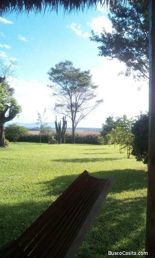 VENDO EN CAAZAPA-GRAL. MORINIGO PROPIEDAD DE 80 HECTÁREAS CON AMPLIA VIVIENDA. 