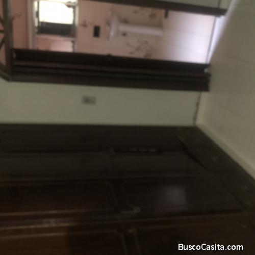 ALQUILO AMPLIA CASA CON PISCINA. LAMBARE-BARRIO FELICIDAD CERCANÍAS DEL CLUB SIRIO Y AVENIDA ARGAÑA.