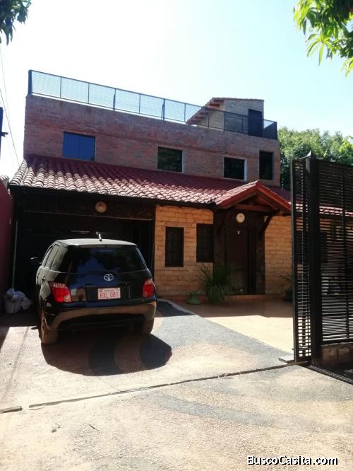 VENDO RESIDENCIA FINA EN LUQUE ZONA LAURELTY Y ISLA BOGADO