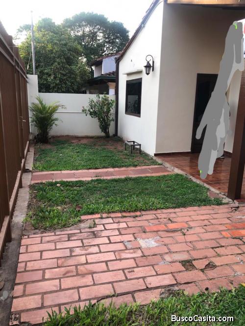 ALQUILO CASA TIPO FAMILIAR. LAMBARE BARRIO FELICIDAD ZONA AVENIDA ARGAÑA Y CLUB SIRIO.