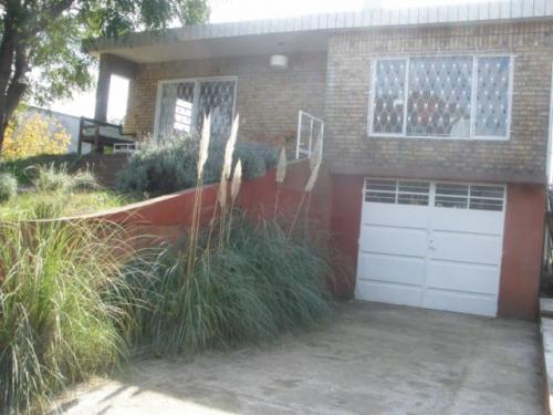 Excelente Casa en San José de Carrasco- Sur, sobre Avenida