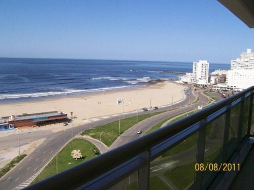 EXCELENTE APTO CON INMEJORABLE VISTA AL MAR!!