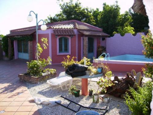 Buena casa de 3 dormitorios Zona Hospital