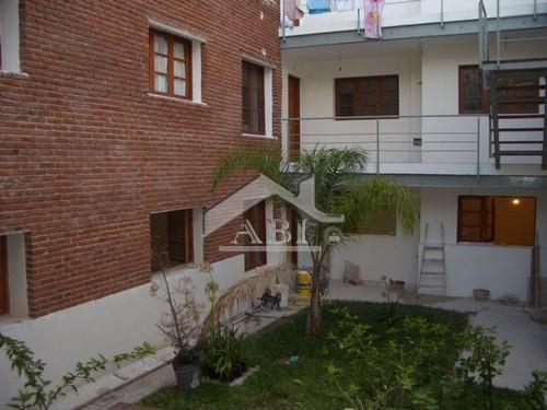 PARA RENTISTAS: Apartamento con contrato de arrendamiento a pasos de la Rambla Sur - AP 274