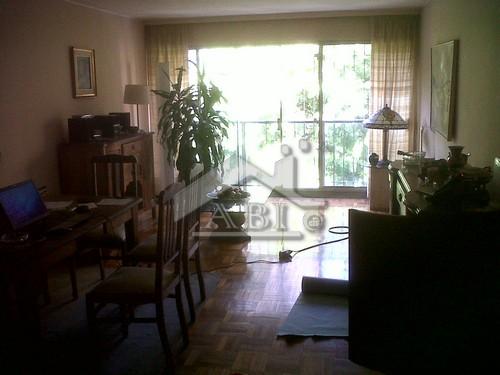 Amplio y luminoso semipiso de 2 dormitorios en VILLA BIARRITZ