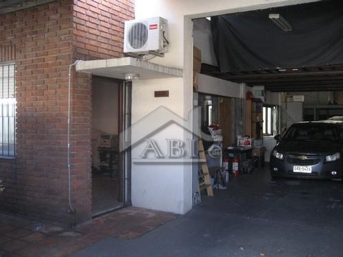 LA BLANQUEADA: Moderno galpón con oficina en excelentes condiciones - GAL 012 AL