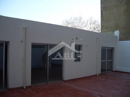 Luminosa propiedad en tranquila ubicación de POCITOS - AP ES 008 AL