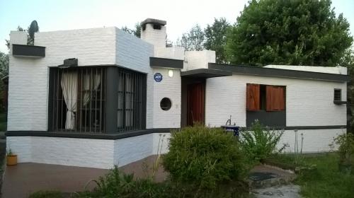 Venta - permuta excelente chalet en Lagomar