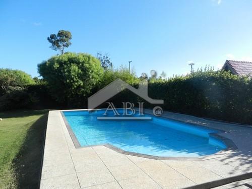 Hermoso hogar espacioso en área residencial - CA 235: 