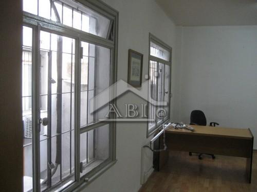 CIUDAD VIEJA: Luminoso estudio amueblado a pasos de Plaza Matriz - apto vivienda - OF 010