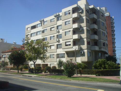 VENDO APARTAMENTO EN MALVÍN A METROS DE RAMBLA