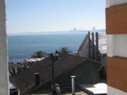 APARTAMENTO BIEN AMUEBLADO Y MUY LUMINOSO en pleno centro de Punta del Este.