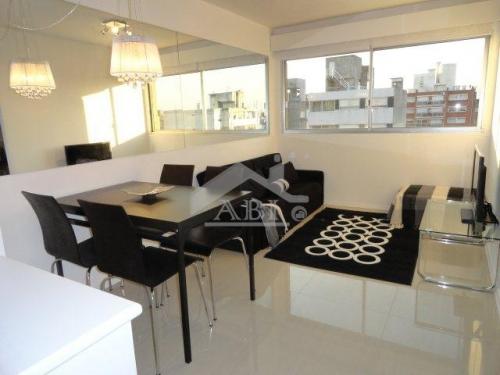 Muy luminoso 10° piso amoblado al frente en tranquila ubicación - AP 323 AL
