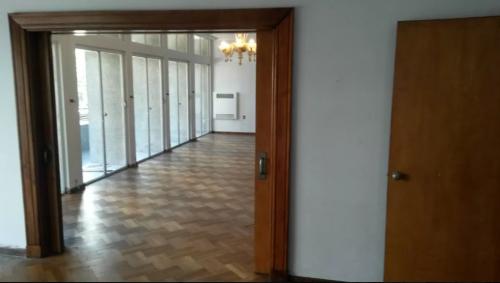 Alquiler de amplio apartamento en el centro de Mvdeo