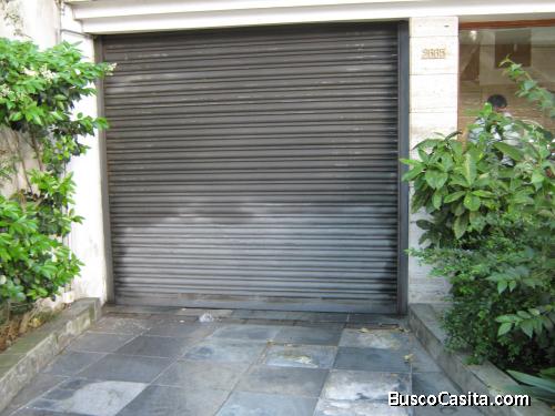 garage en pocitos sobre la calle Scoceria frente al Disco 