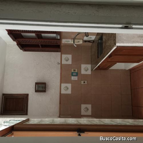 Dueño alquila apartamento y 2 dormitorios en centro. Consulte precio de venta