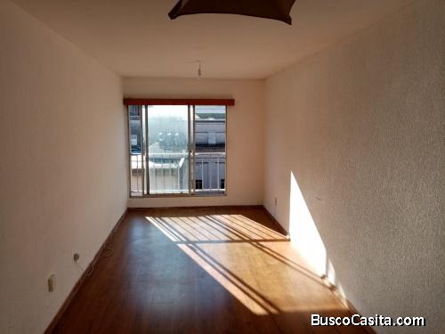 Alquilo depto 2 ambientes en zona cordon,muy bien ubicado!!!!!,tel 095 664 375 Pablo.