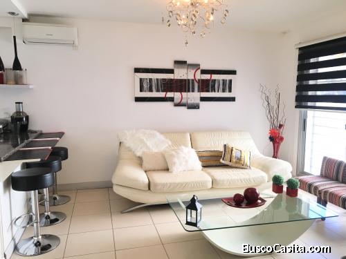 Apartamento En Alquiler, Pocitos, 1 Dormitorio. Bajos G.C , con Parrillero