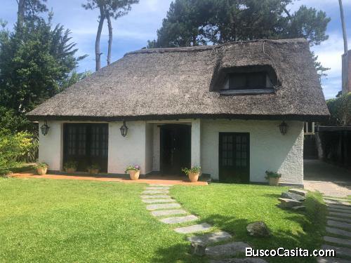 Casa de Quincho en Pinares Maldonado