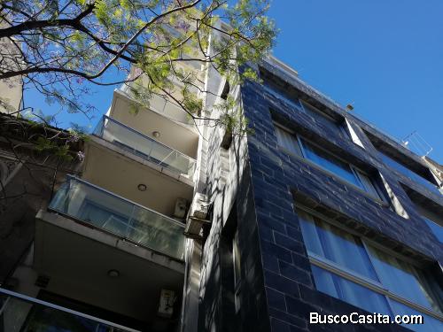 Venta de Apartamento de 2 dormitorios en Pocitos, sobre Avenida Brasil a pasos de la Plaza Varela