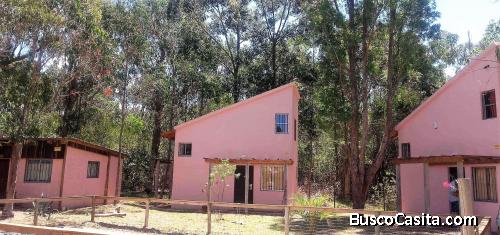 VENTA DE CASA Y 3 CABAÑAS EN COMPLEJO 