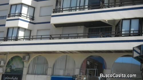 Vendo luminoso apartamento en plena Península, Punta del Este
