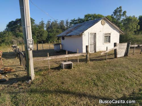 SE  VENDE TERRENO CON PINTORESCA CASITA CHICA PRECARIA 