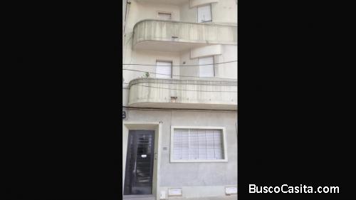 Dueña vende apartamento céntrico. Ideal para inversor.