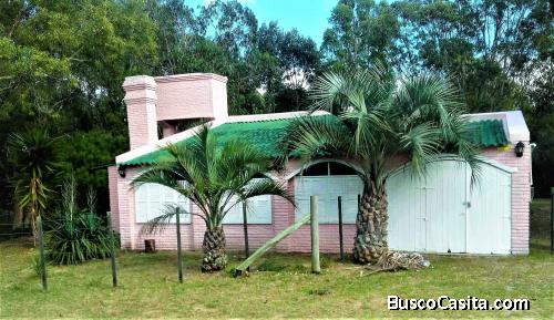 VENTA CASA Y CABAÑAS EN PARQUE DE 1600 mts. LA ESMERALDA.ROCHA.URUGUAY