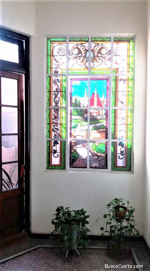 CASA 4 DORMITORIOS AV. GARIBALDI CASI AV. GRAL. FLORES
