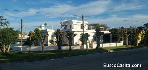 SE VENDE HERMOSA CASA EN EL BALNEARIO COSTA AZUL DE CANELONES