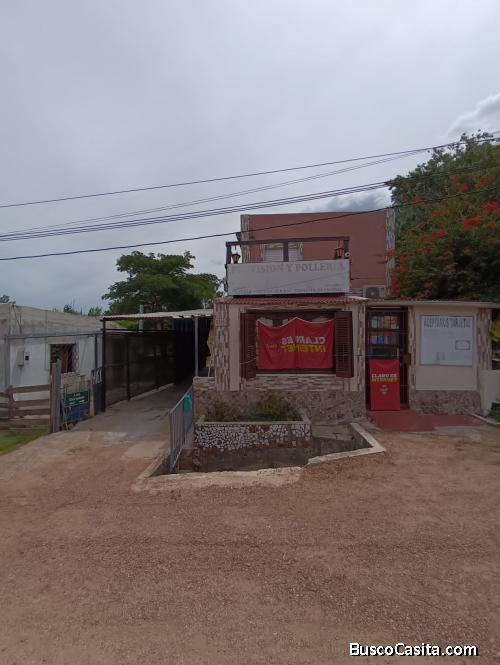 Vendo casa 2 plantas , con un comercio  y un apartamento en el predio zona balnearea