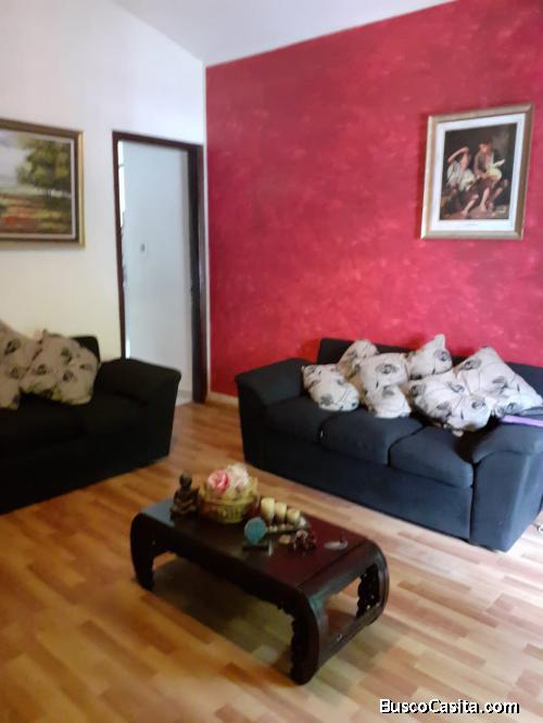 DUEÑO VENDE CASA IMPECABLE EN BUCEO REBAJADA . 