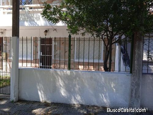 Casa en Buceo – 3 Dormitorios, Jardín y Patio Amplios, Excelente Ubicación
