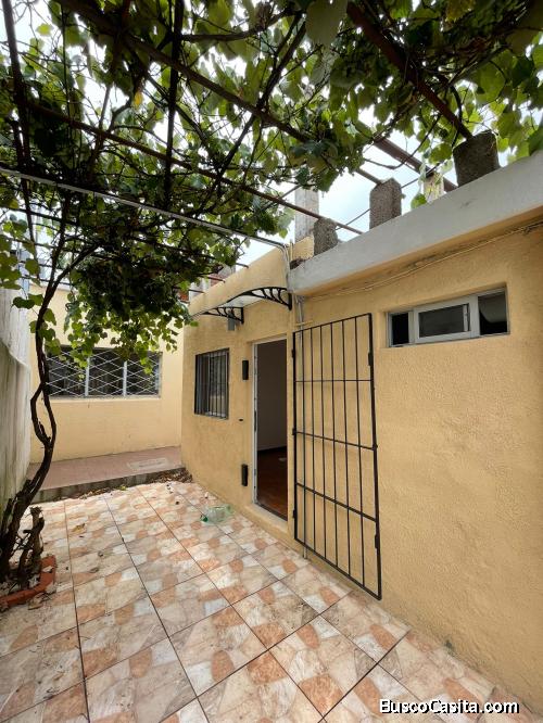 Apartamento tipo casita Av Italia y Comercio