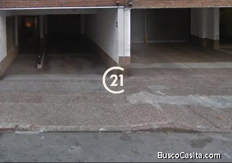 Garage en venta | Tres Cruces, fijo y de fácil acceso