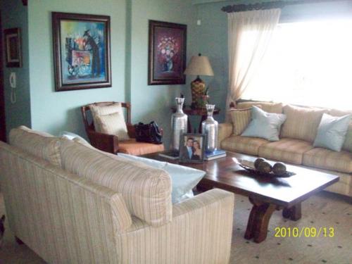 Vendo en Arroyo Hondo Viejo con 214 metros de const.