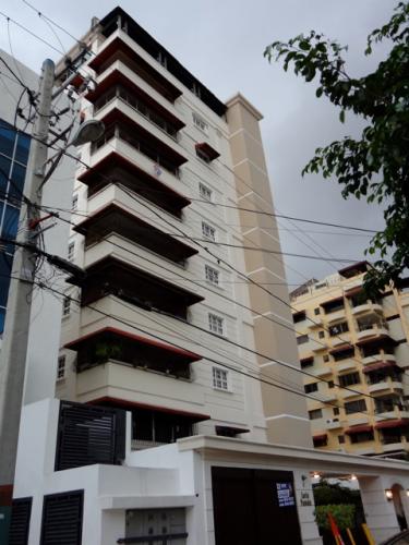 Vendo en Naco con 278 metros de const.
