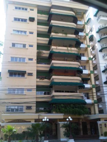 Vendo en Los Cacicazgos con 357 metros de const.