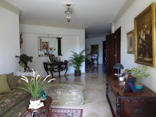 Vendo en Piantini con 145 metros de const.
